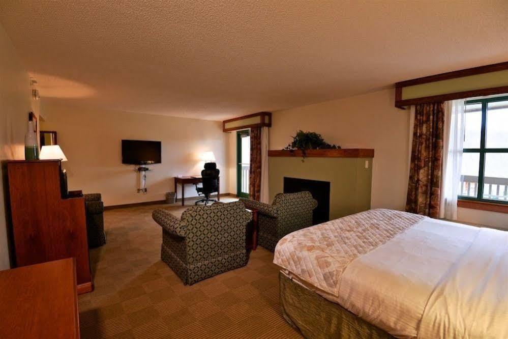 Chief Logan Lodge Hotel & Conference Екстер'єр фото